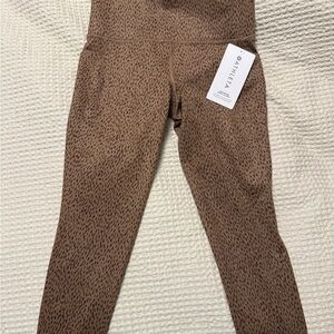 Athleta Salutation Stash 7/8 Tight